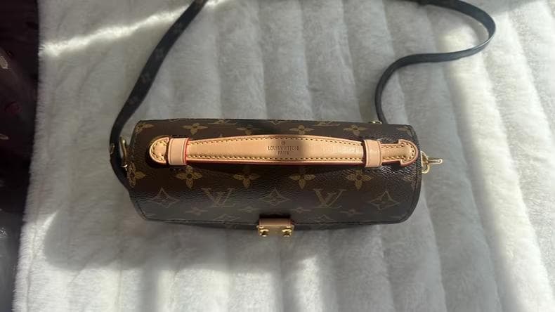 カウレザー トリム スモール メッセンジャー M46279