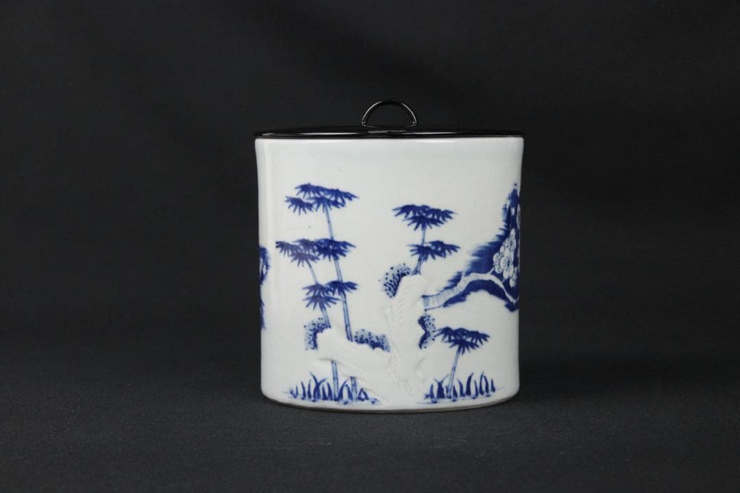 中国景徳鎮製 染付浮彫松竹梅文 水指 黒塗蓋付 茶道具 Eo21-20