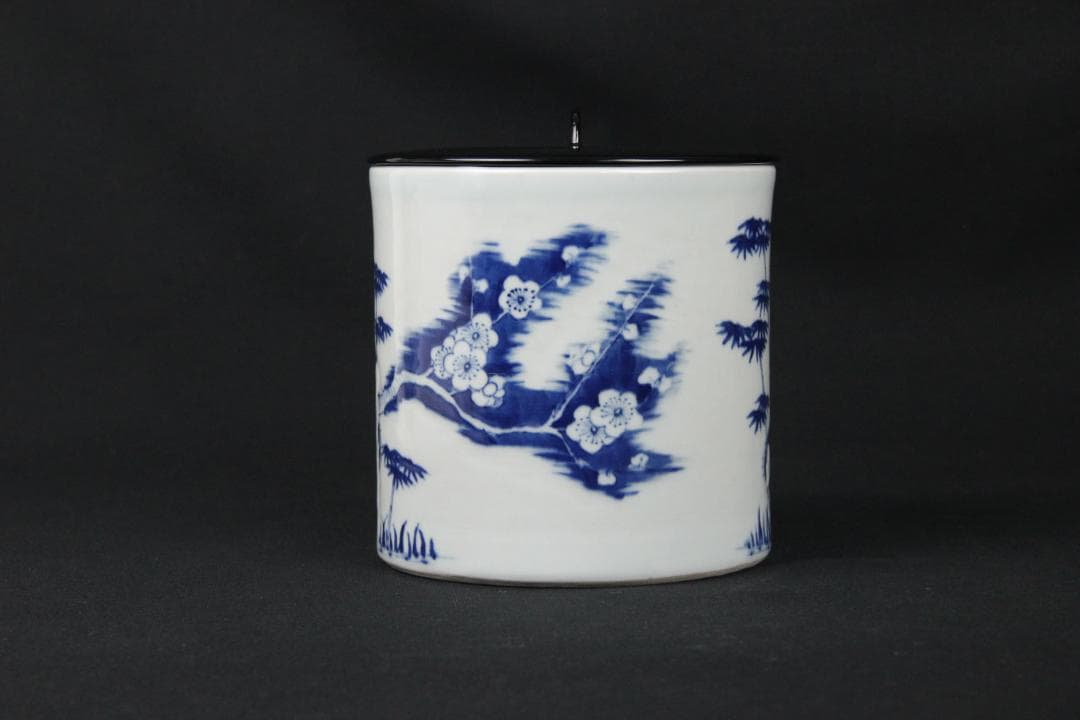 中国景徳鎮製 染付浮彫松竹梅文 水指 黒塗蓋付 茶道具 Eo21-20