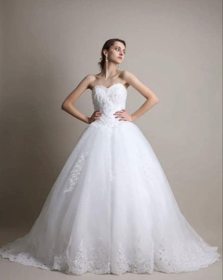 【着画あり】　ウェディングドレス　Aライン　7〜11号対応