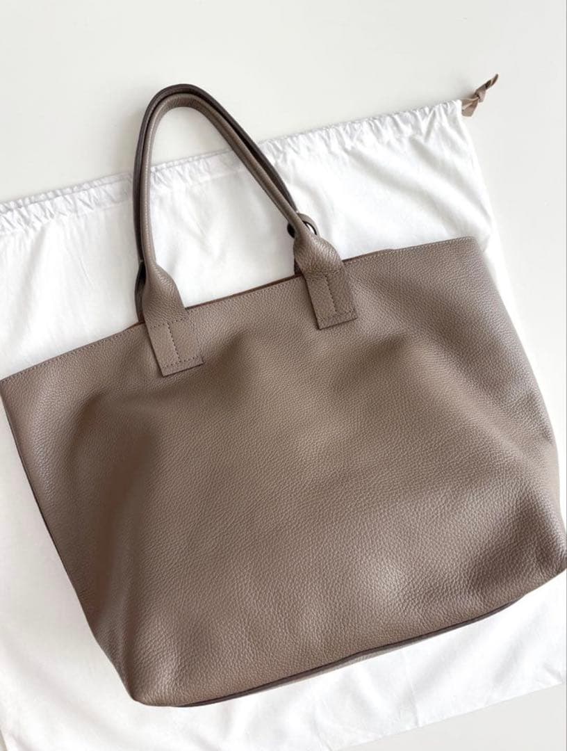 IACUCCI レザーショルダーバッグ ブラウン