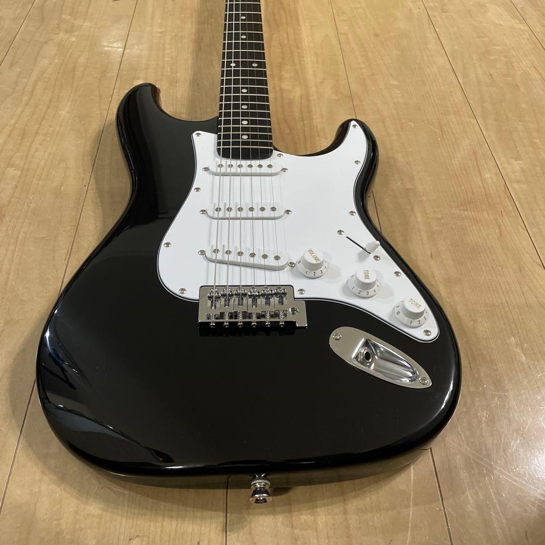 新型　フォトジェニック　ストラトキャスタータイプ　弦高調整済み　です