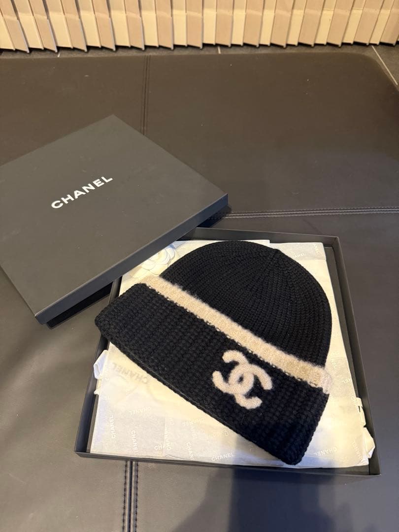CHANEL ニット帽 ブラック・アイボリー