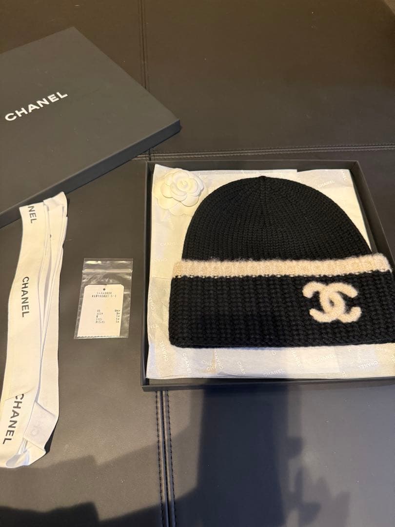 CHANEL ニット帽 ブラック・アイボリー