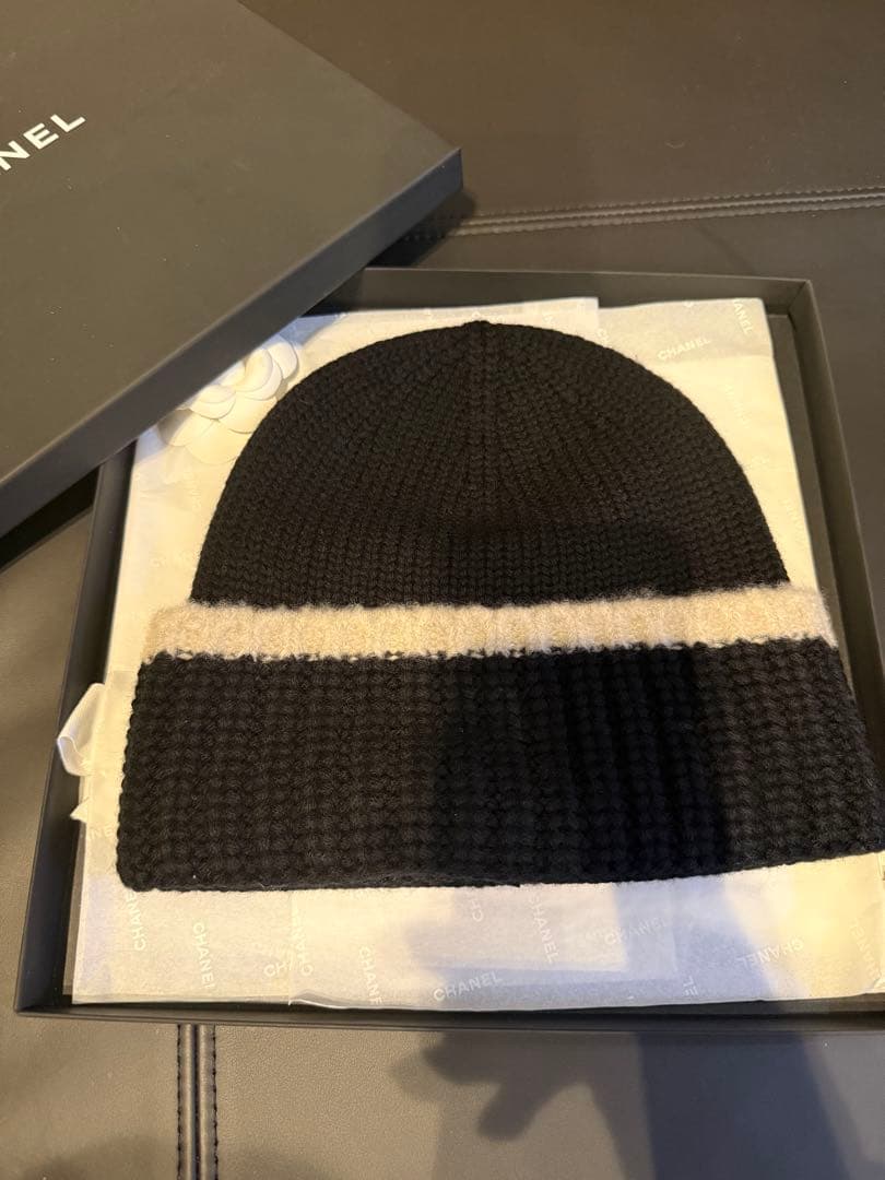 CHANEL ニット帽 ブラック・アイボリー