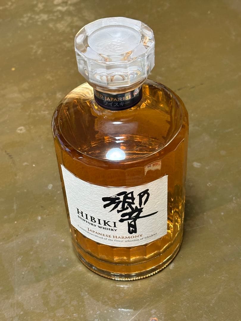 サントリーウイスキー　響　HIBIKI 700ml 。