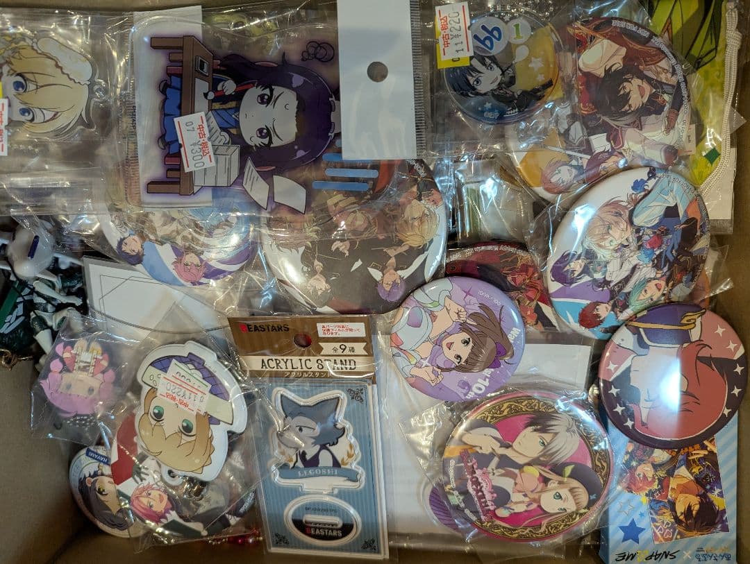 ８０サイズ　３００点以上　ノンジャンル　大量　缶バッジ　アクスタ　まとめ売り