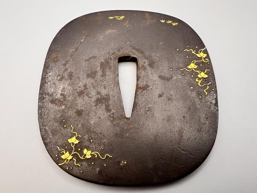 【海】江戸中期　大鉄鍔　唐草図　金銀象嵌　無銘　刀装具　重量約208g　専用箱付