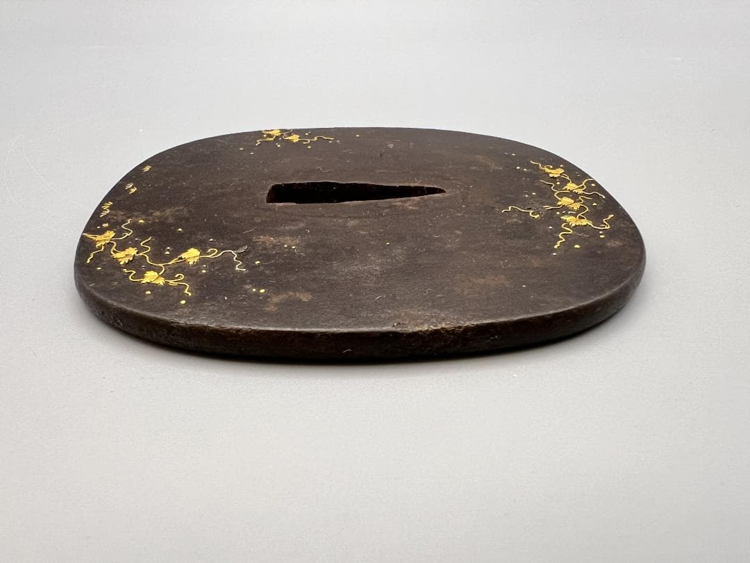 【海】江戸中期　大鉄鍔　唐草図　金銀象嵌　無銘　刀装具　重量約208g　専用箱付