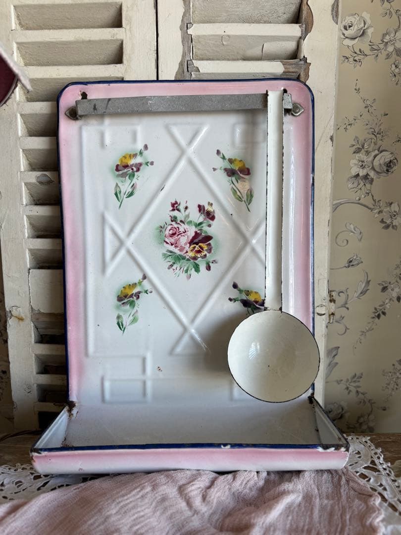 フランスアンティークジャピー社薔薇とパンジーのホーローレードルラックピンク