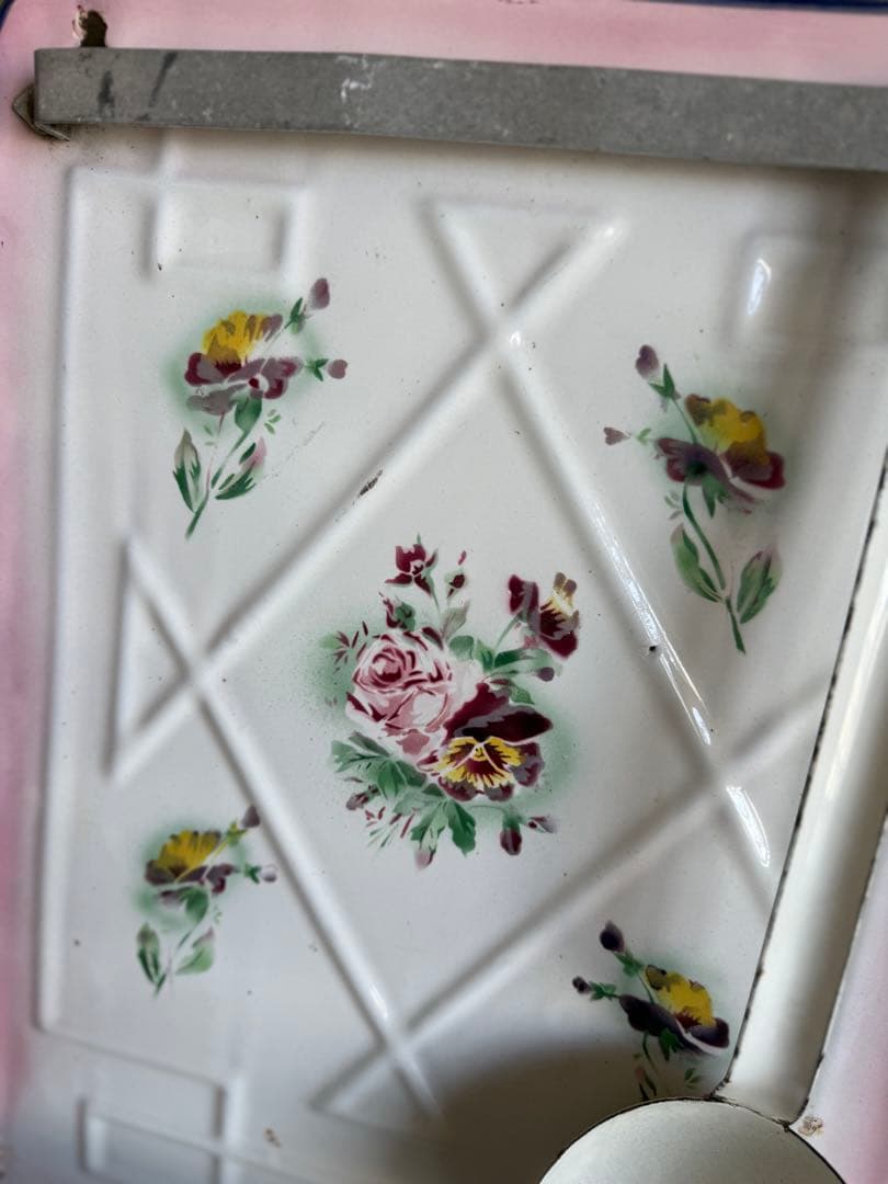 フランスアンティークジャピー社薔薇とパンジーのホーローレードルラックピンク