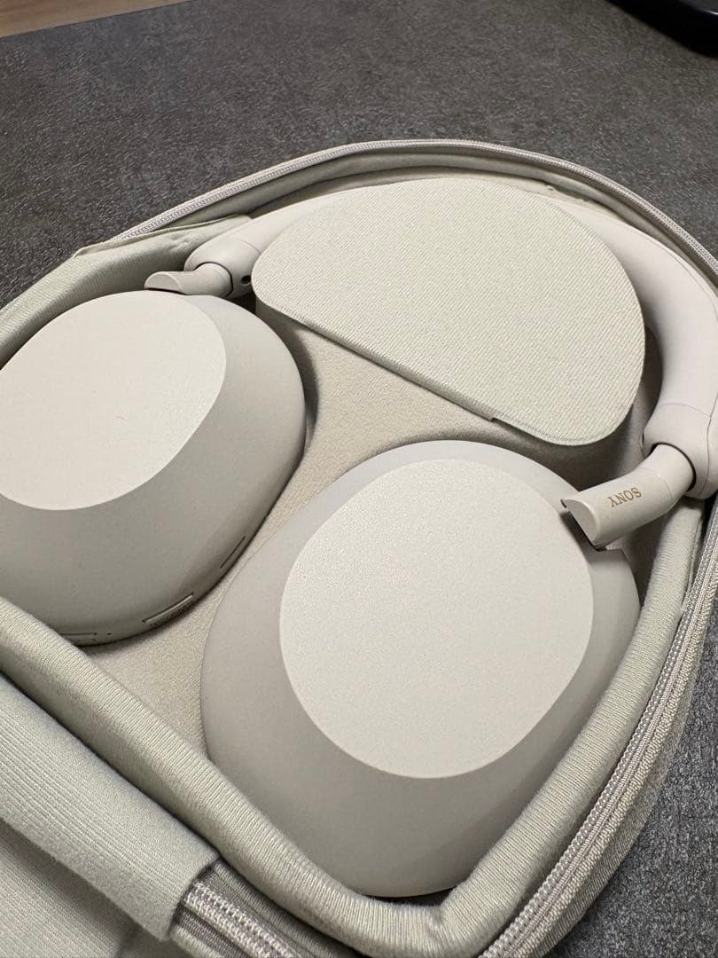 【極美品】SONY WH-1000XM5 プラチナシルバー