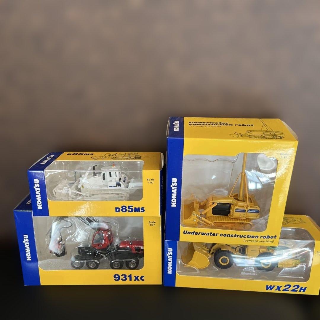 コマツ　建設機械ミニチュア　4点セット