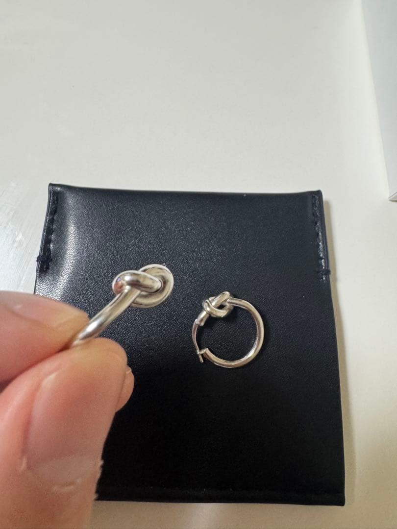 【こんにちはさん専用】CELINE ノット スモール ループ ピアスシルバー美品