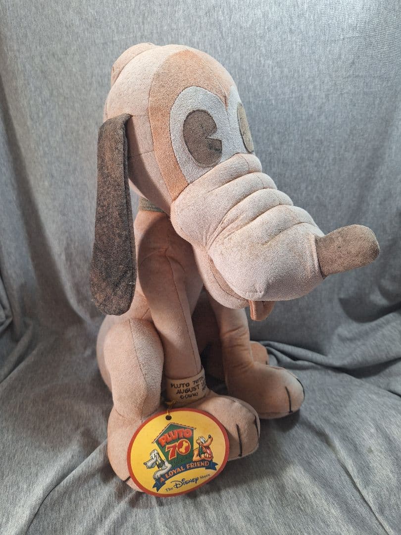 レア ディズニー ストア 限定 プルート 70周年 シリアルナンバー入り 希少
