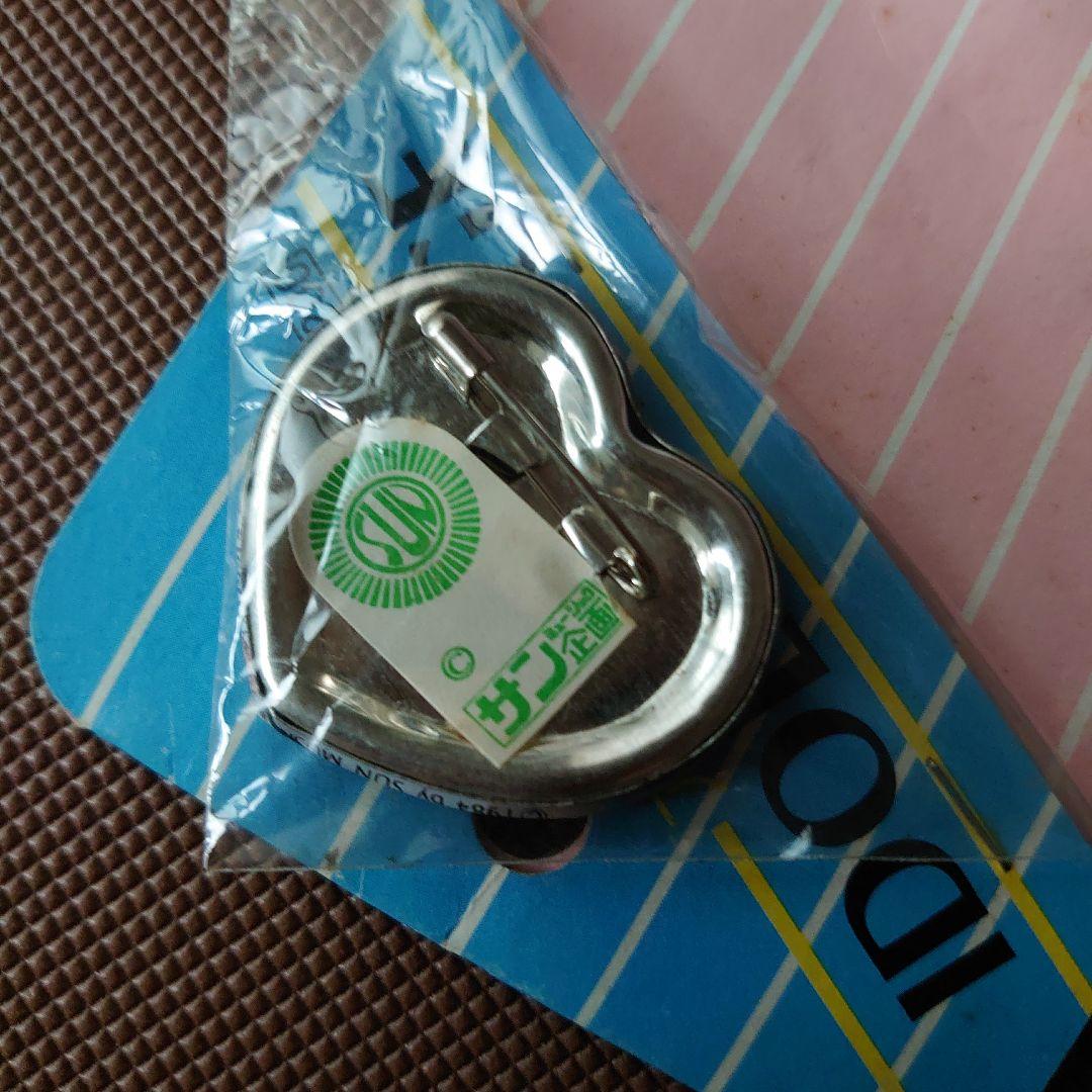 岡田有希子さん ハート型ピンバッジ 激レア