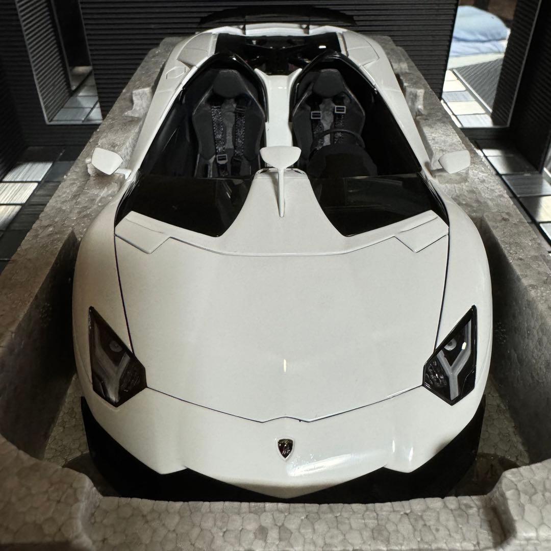 未展示品 オートアート1/18 ランボルギーニ アヴェンタドール J (イオタ)