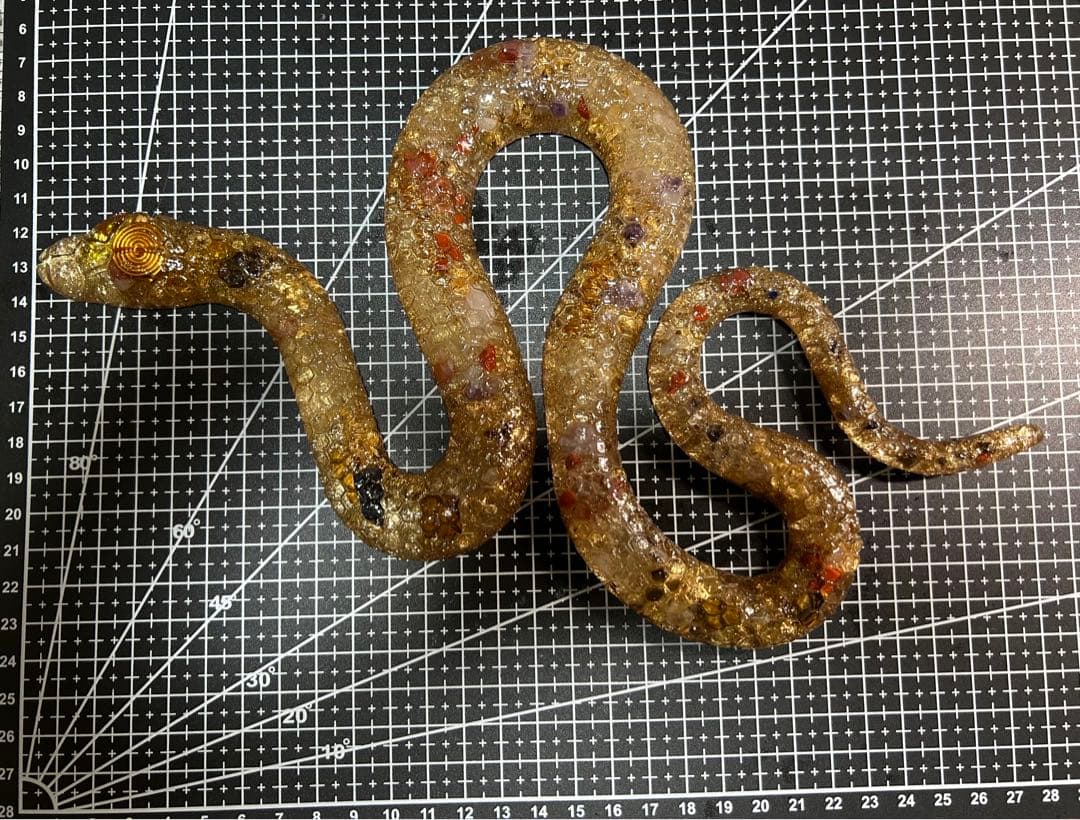 オルゴナイト 白蛇の抜け殻 開運 金運 魔除け 家内安全