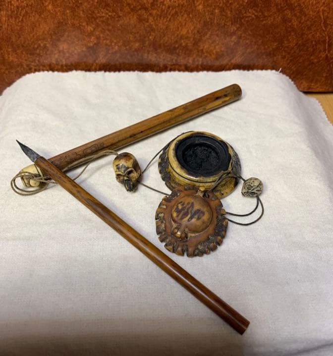 矢立 古物昔の携帯用筆記具 内部に古い墨の残り有竹製アンティーク骨董 の硯墨入れ