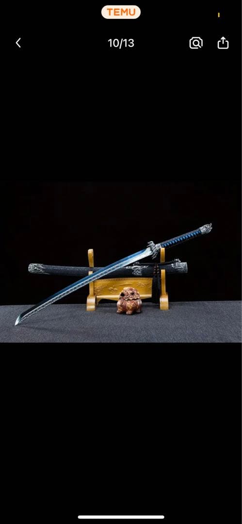 美しい刀 青い模様の黒い柄