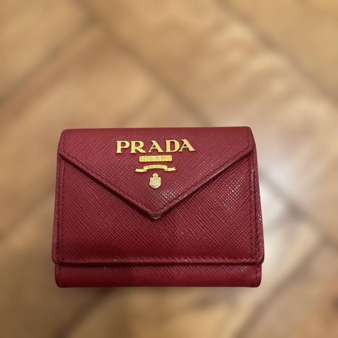 PRADA レッドレザー 三つ折り財布