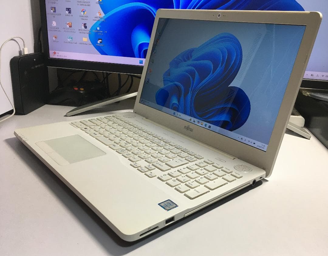 富士通FMV LIFEBOOK AH53/X Windows11