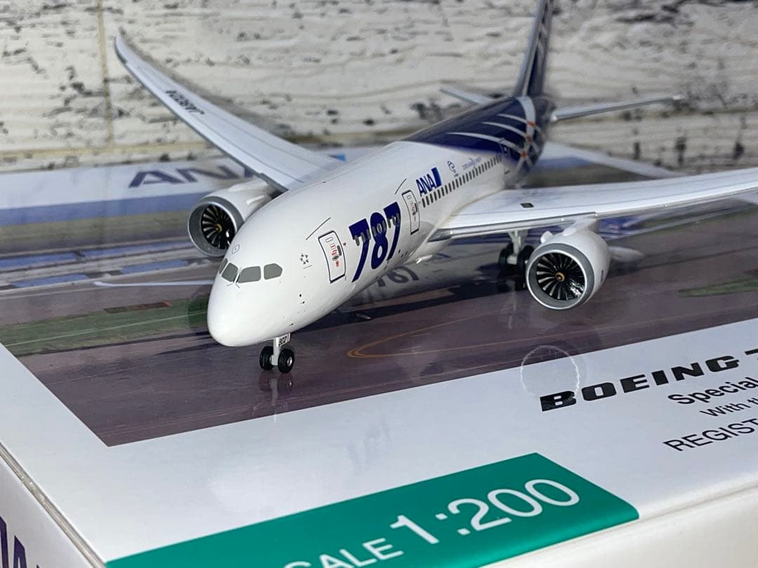 全日空商事 1/200 ANA B787-8 特別塗装 NH20051 木製台座
