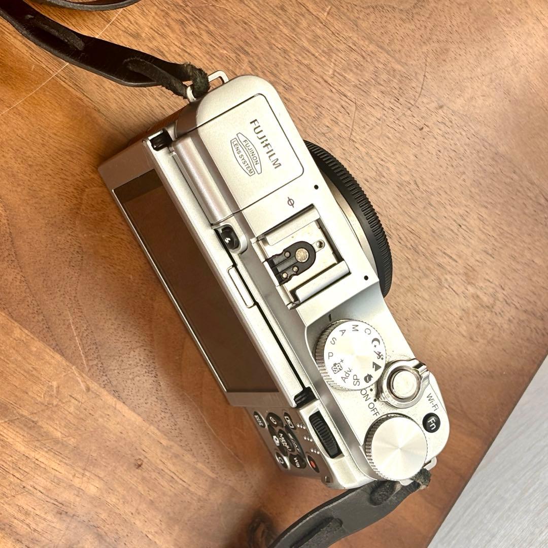 【美品】Fujifilm X-A2 カメラ 2本レンズ付き+バッテリー2個付き