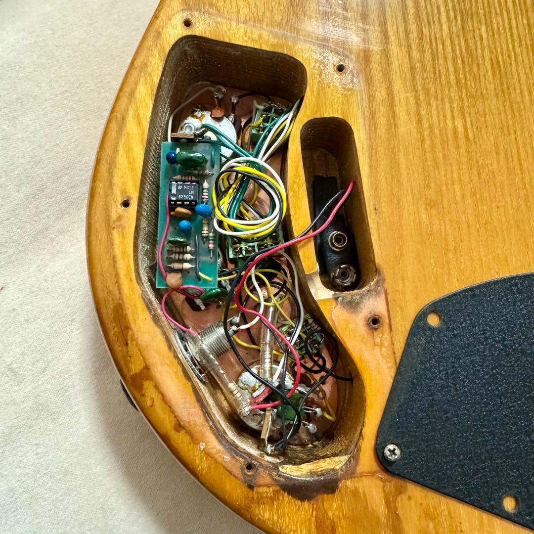 G&L「L-2000 USA フレットレスベースNatural」