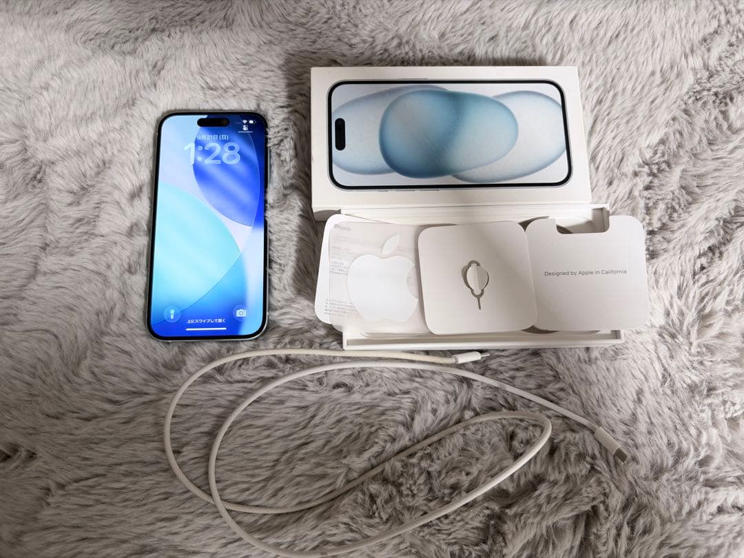 Apple iPhone 15 ブルー 256G 本体 SIMフリー　ほぼ新品