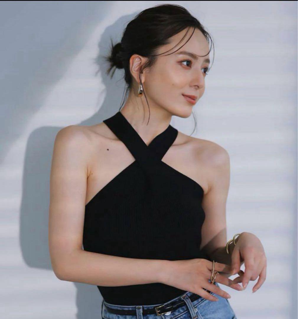 anuans ツイストホルターネックニットトップス アニュアンス 黒