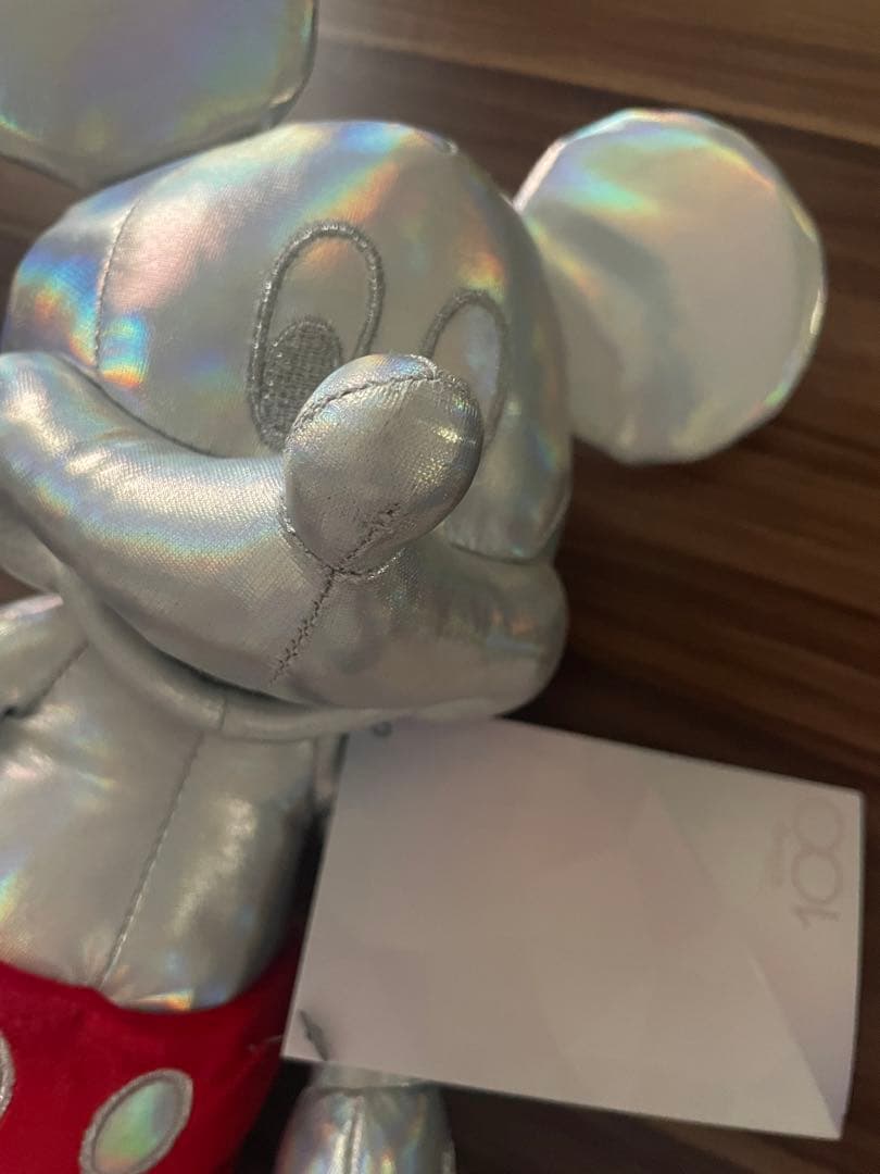 ミッキーマウスとミニーマウスのぬいぐるみ