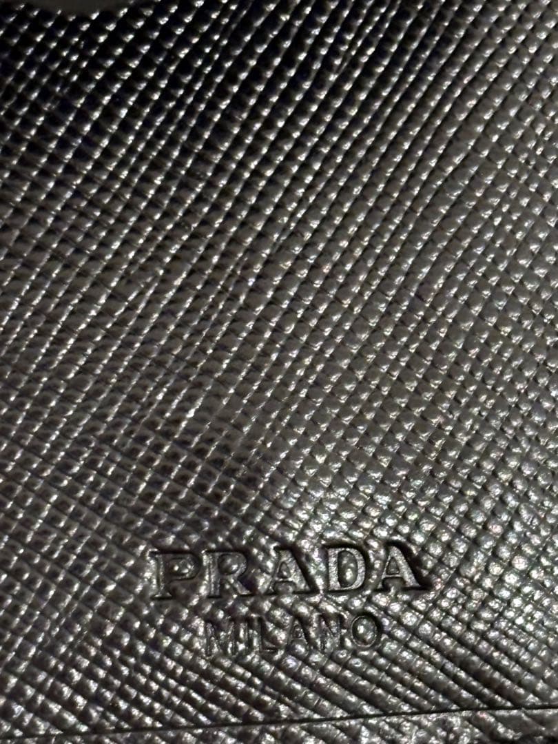 ✨PRADA✨ ブラック レザーキーケース