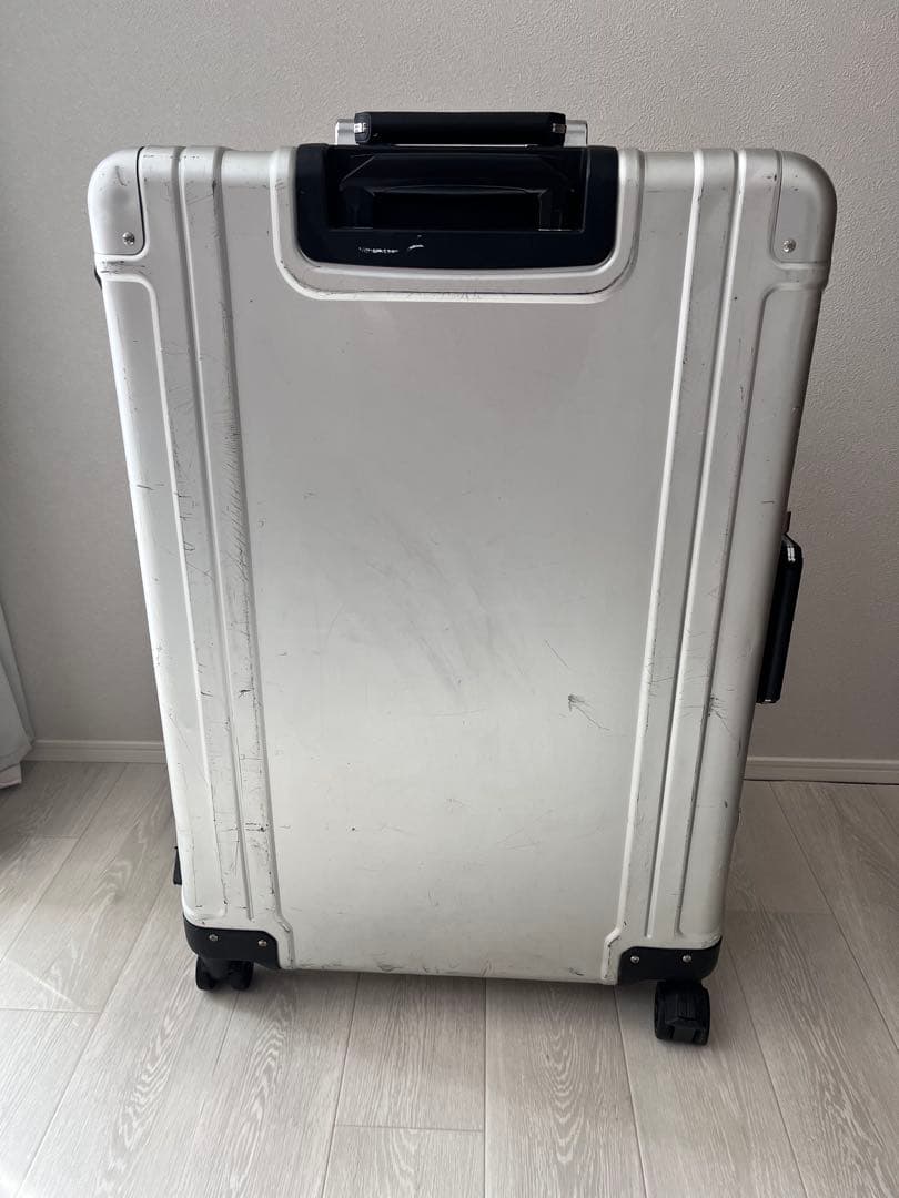 ゼロハリバートンスーツケース95リットル