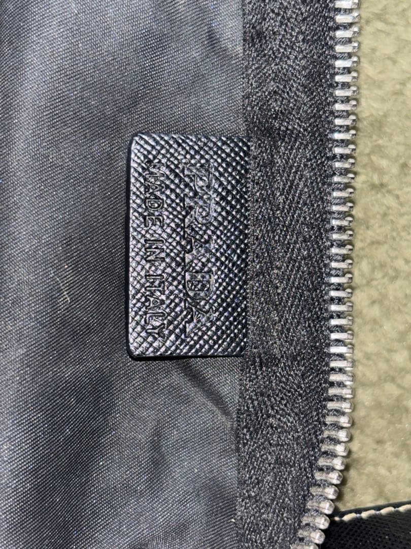 PRADA ブラック ナイロンハンドバッグ