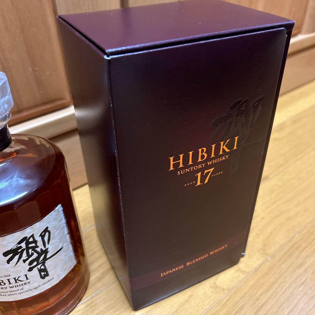 サントリー 響 hibiki 17年 700ml（化粧箱、ブックレット付き）