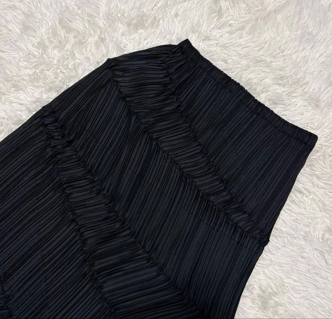 イッセイミヤケ　変形　ランダムプリーツスカート　ひざ丈　ブラック