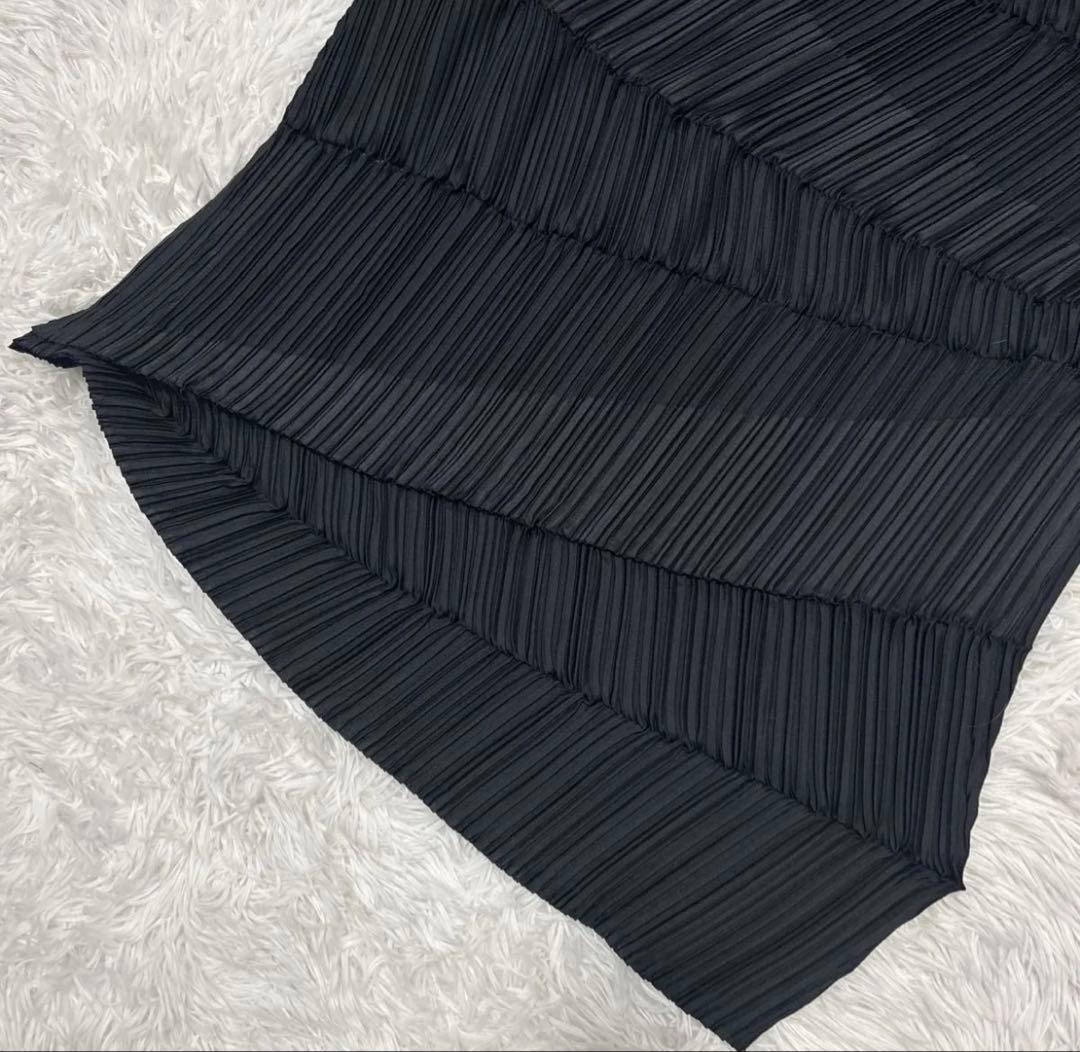 イッセイミヤケ　変形　ランダムプリーツスカート　ひざ丈　ブラック