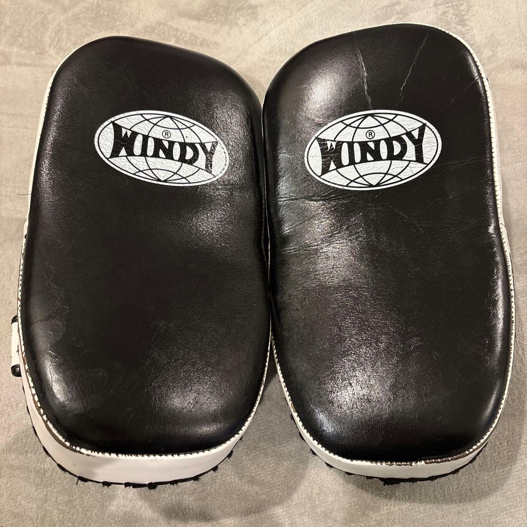WINDY KP-8 キックミット 黒/白