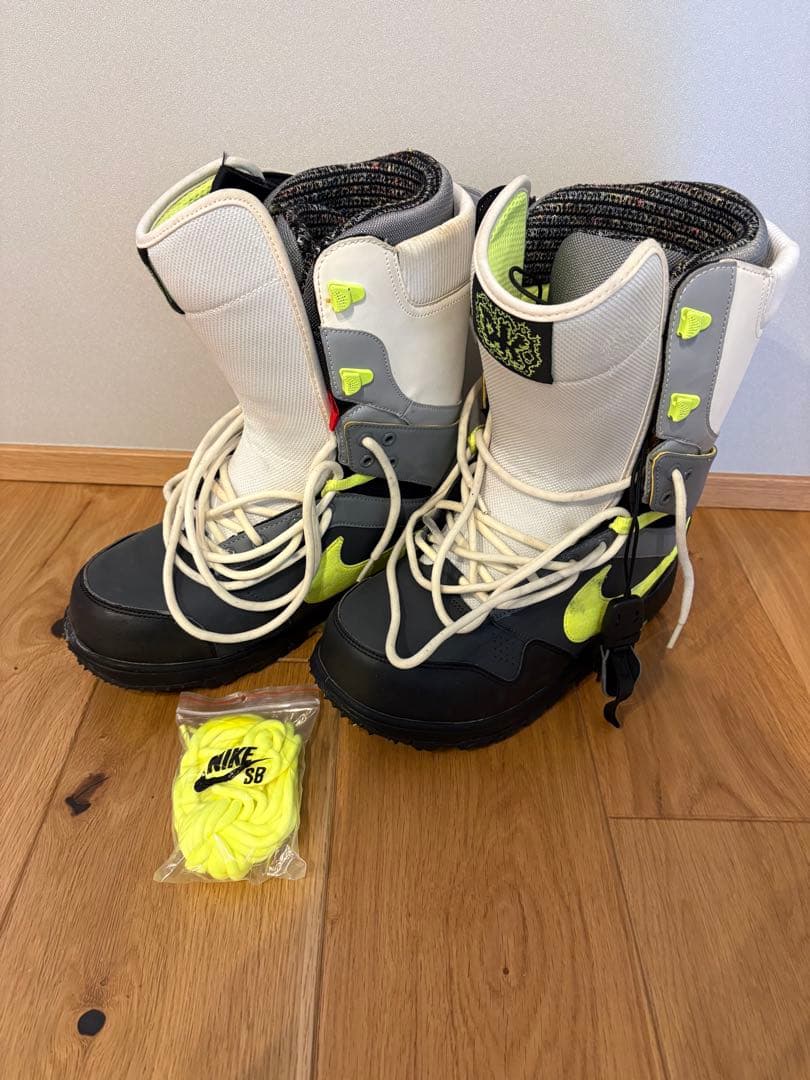 Nike スノーボードブーツ グラデーション/グレー/ホワイト/イエロー