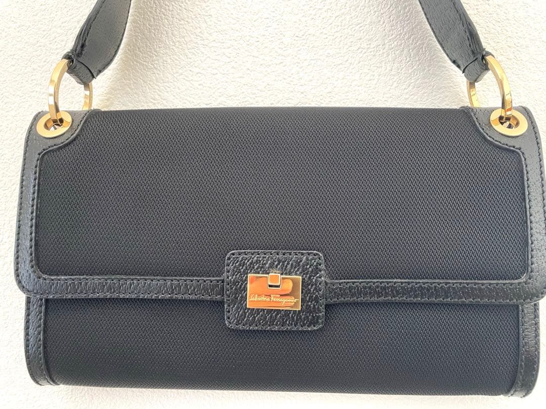 サルバトーレフェラガモ ブラック バッグ AU21-1864 美品　イタリア製