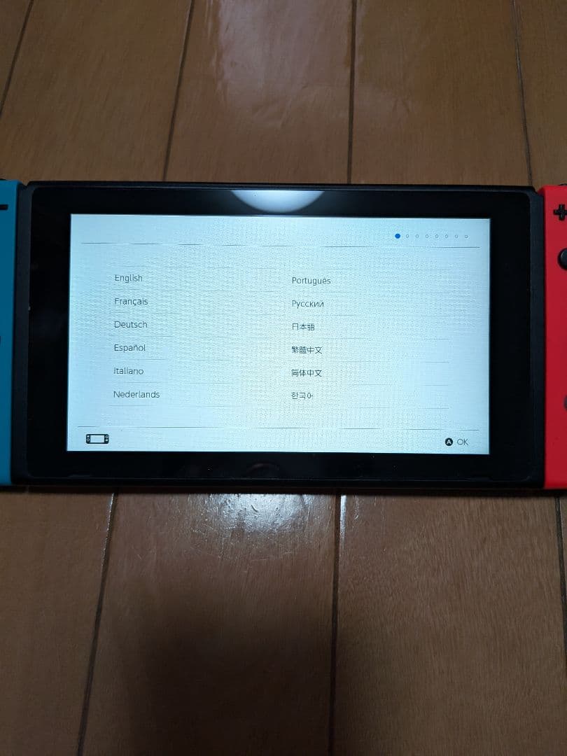 Nintendo Switch 本体 + Joy-Con コントローラー