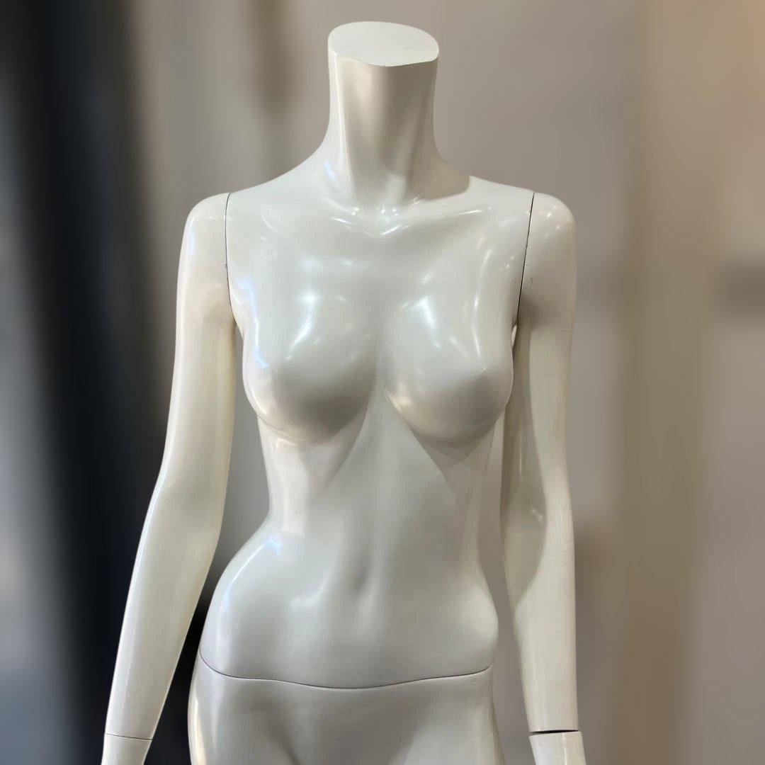 女性用ホワイトマネキン