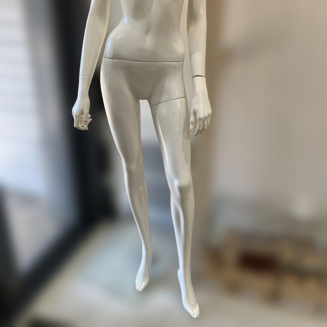 女性用ホワイトマネキン