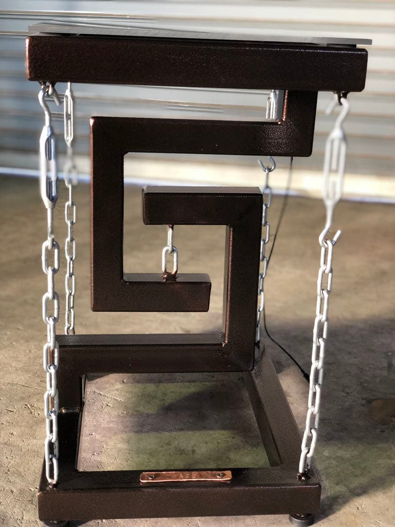 不思議が詰まったサイドテーブル