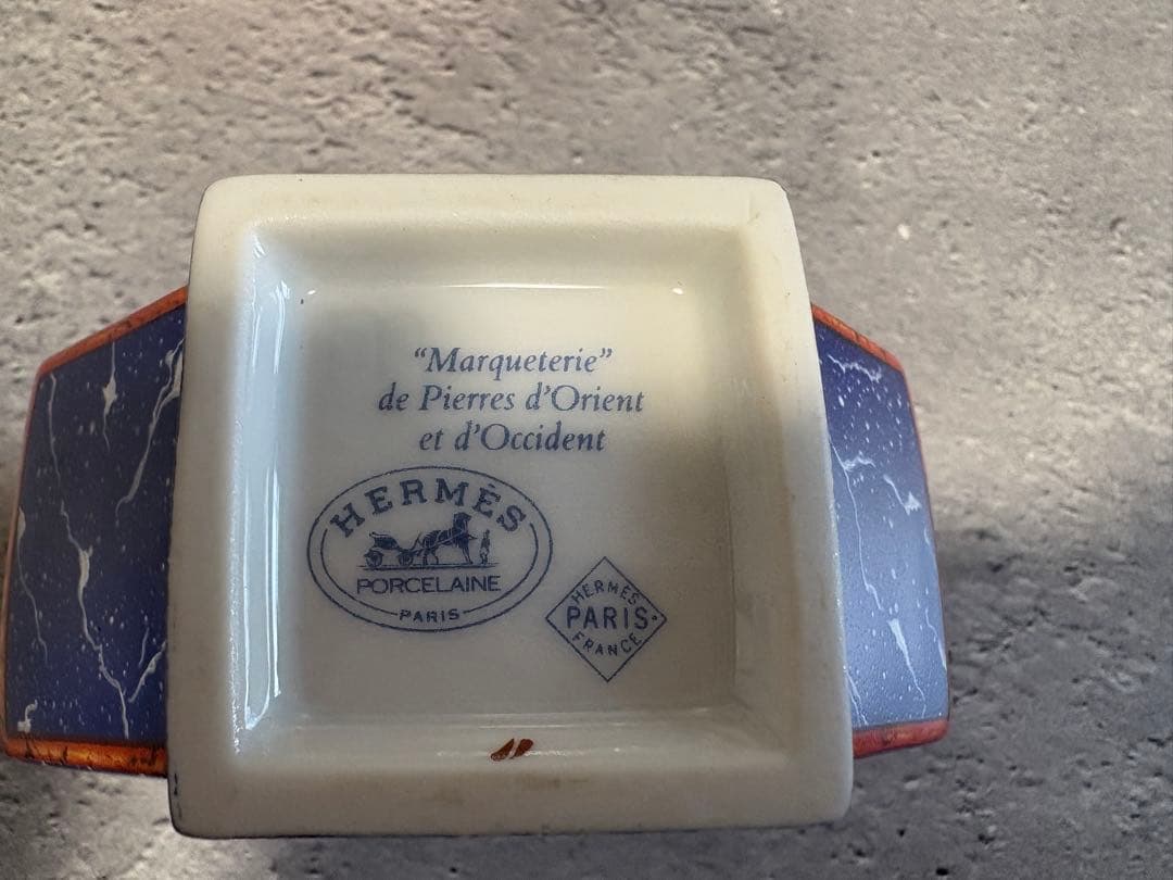 エルメス 陶器製ボックス 青 入手困難 約10cm x 9cm x 5cm