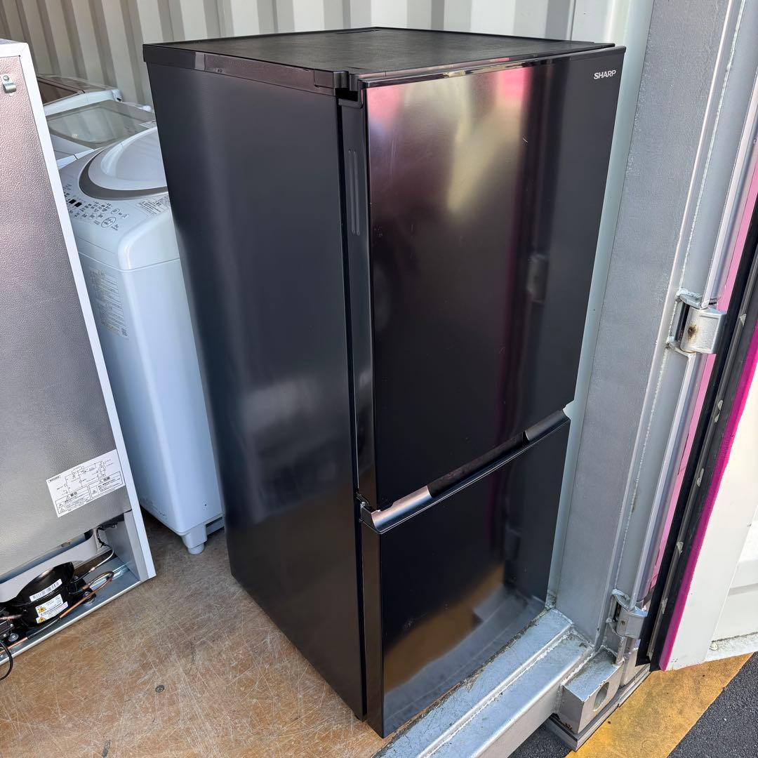 C7111★2022年製美品★シャープ　冷蔵庫　ブラック　黒　右.左開き　洗濯機