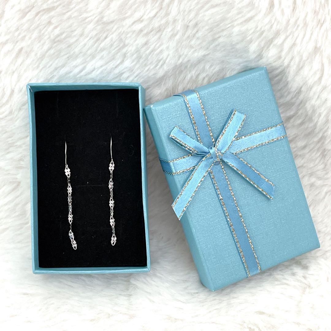 【可愛い】K18WG ロングピアス チェーン フラワーモチーフ ホワイトゴールド