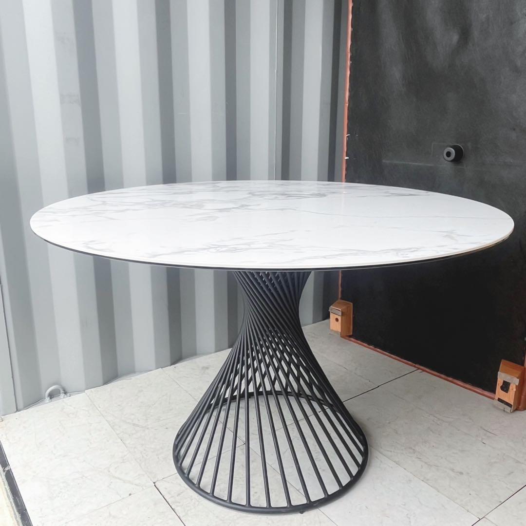取付無料！カリガリス ヴォルテックス 大理石調天板円形ダイニングテーブル✨