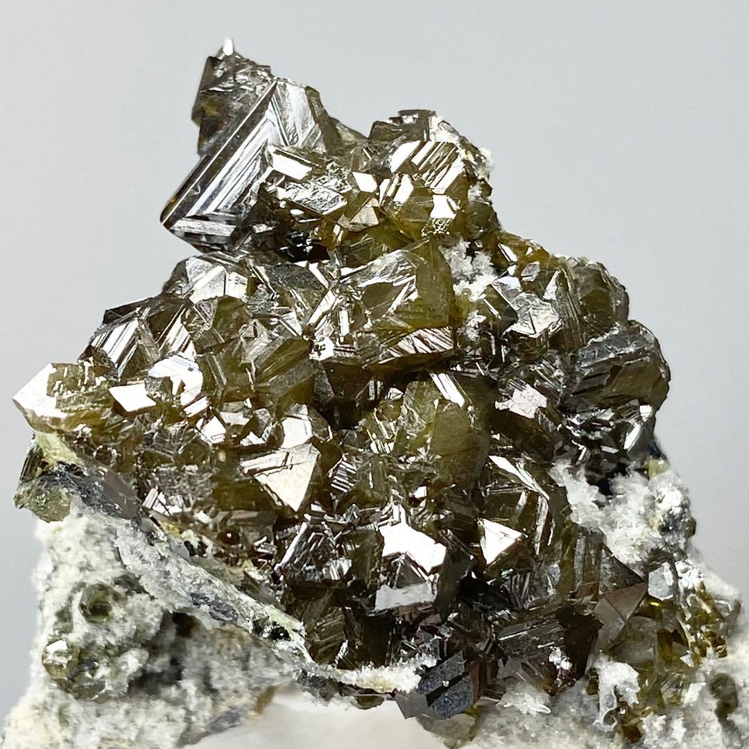 スファレライト　閃亜鉛鉱　オリーブカラー　鉱物標本　原石鉱石　天然石　ストーン